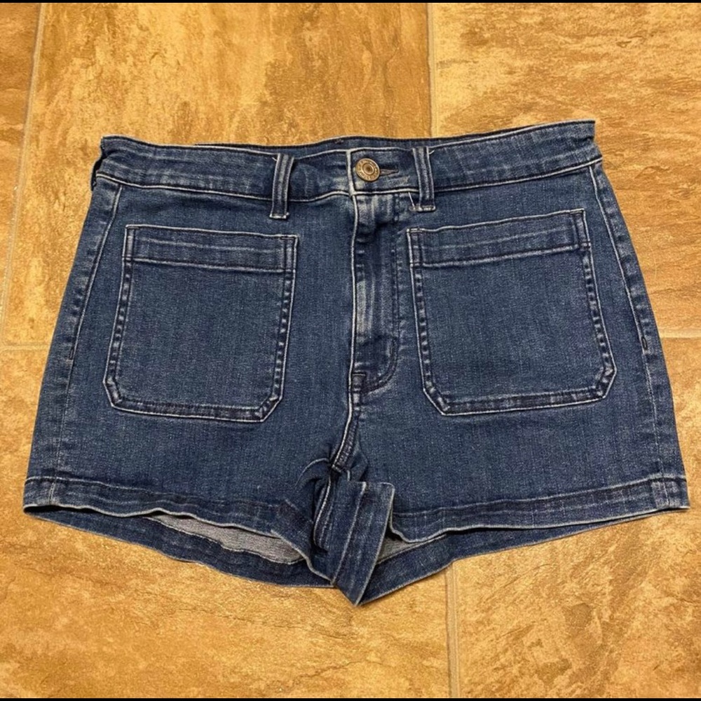 American Eagle Medium Wash Hi Rise Shortie Shorts Women’s Size 12
Good condition